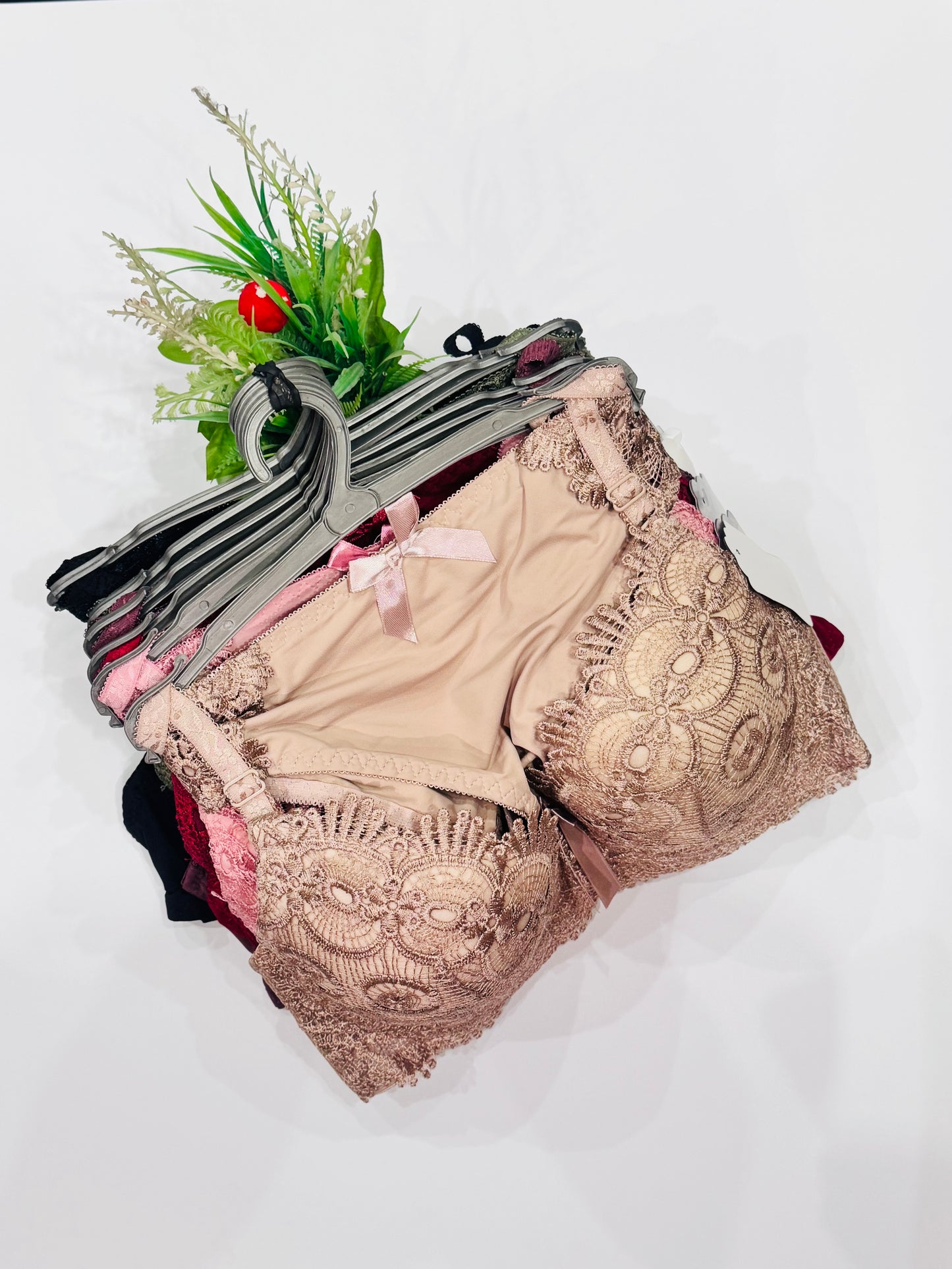 Elegant Cinnamon Lace Lingerie Set