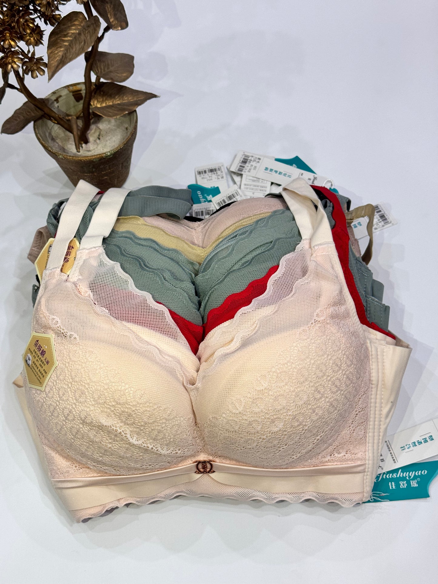 Elegant Lace Full-Coverage Bra