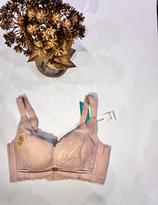 Elegant Lace Full-Coverage Bra